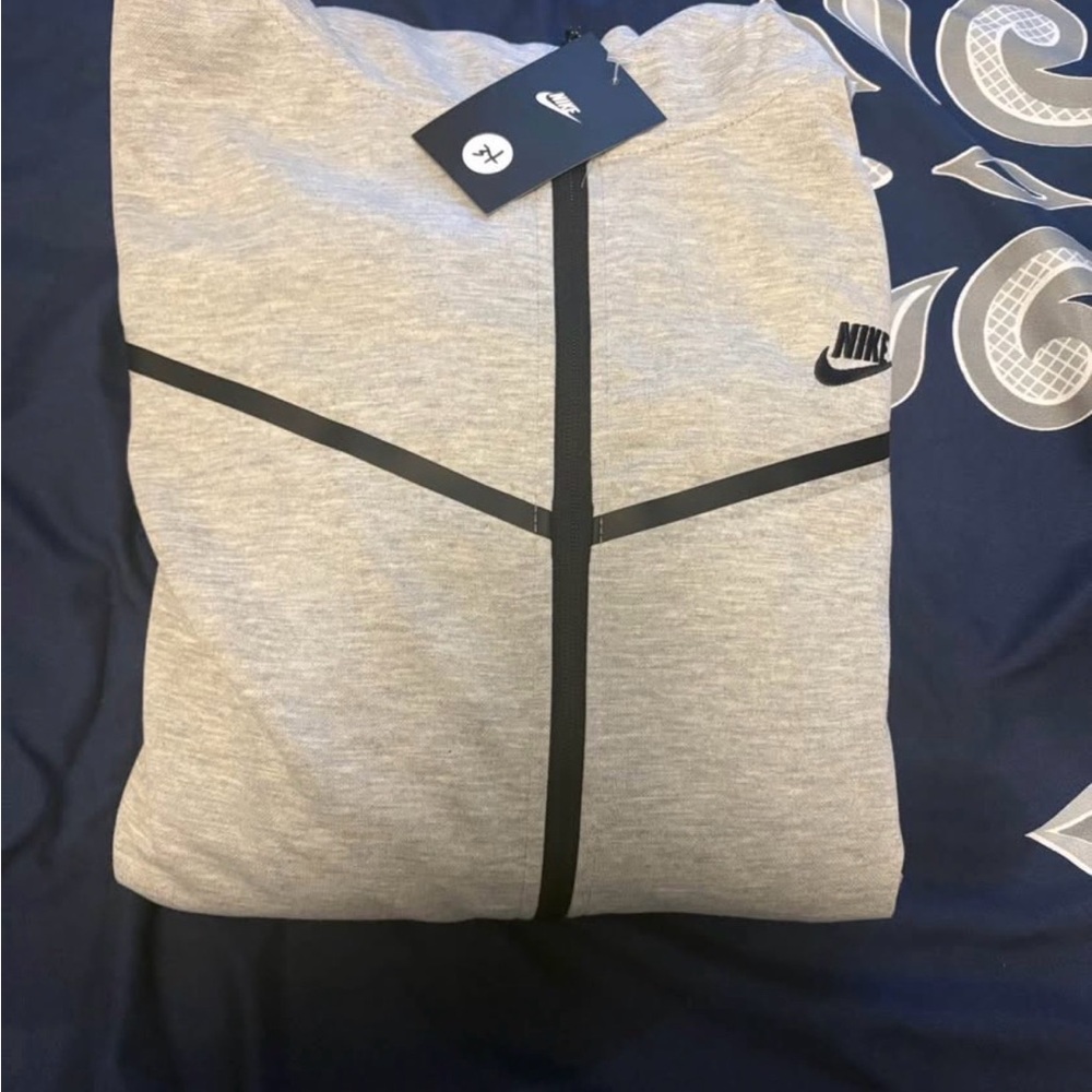 Nike Tech Light Gray Full-Zip Fleece